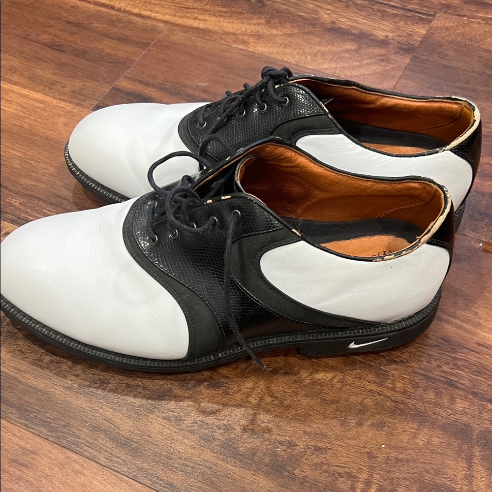 Nike Black and White Oxford Golf Shoes 11.5
